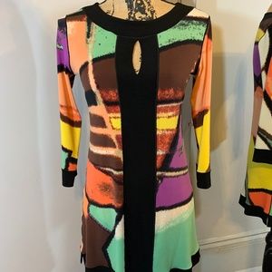 Eva Varro Long Sleeved Keyhole Graphic Dress
